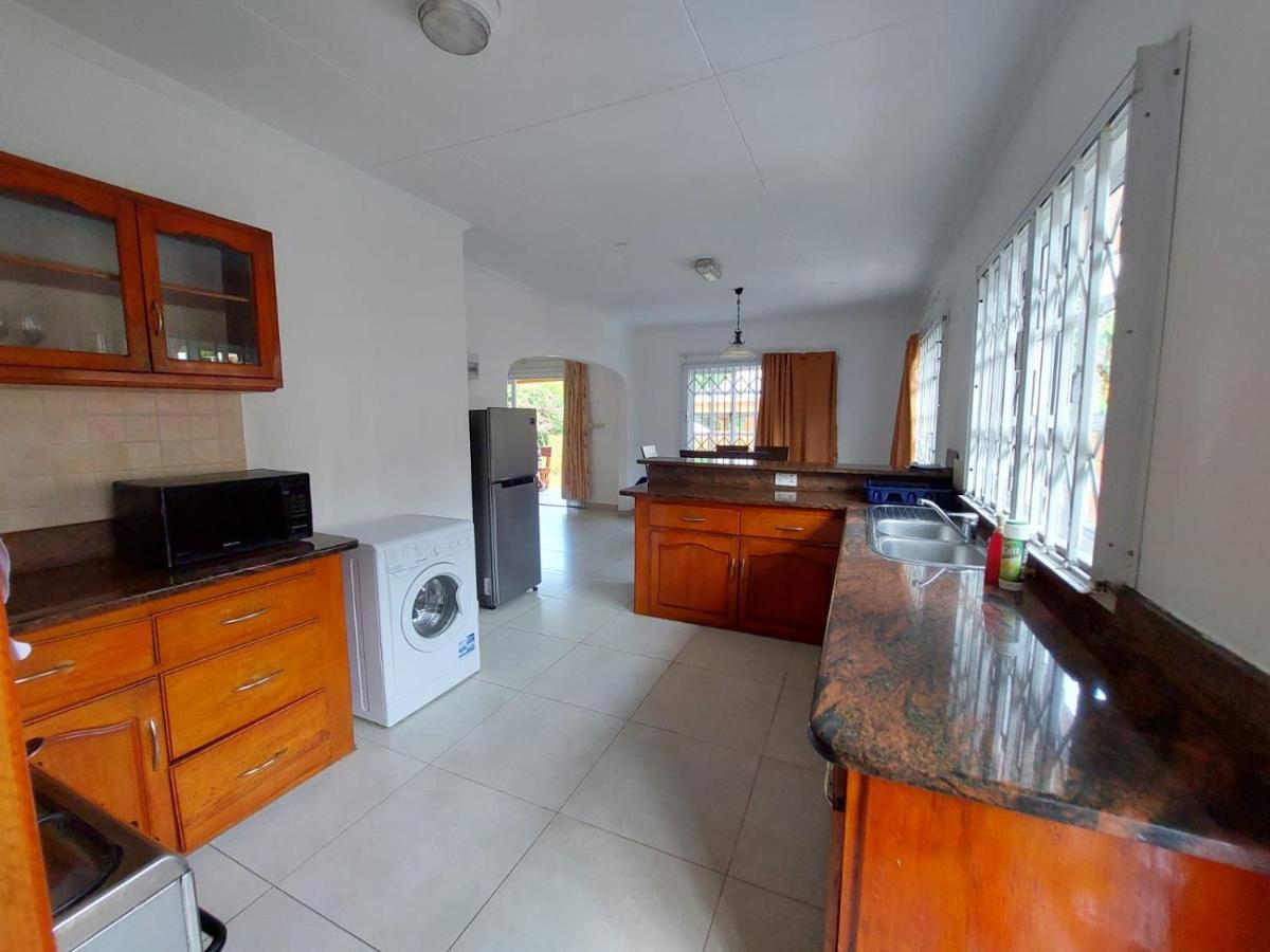 Beau Vallon Villa Self Catering With Pool Kültér fotó
