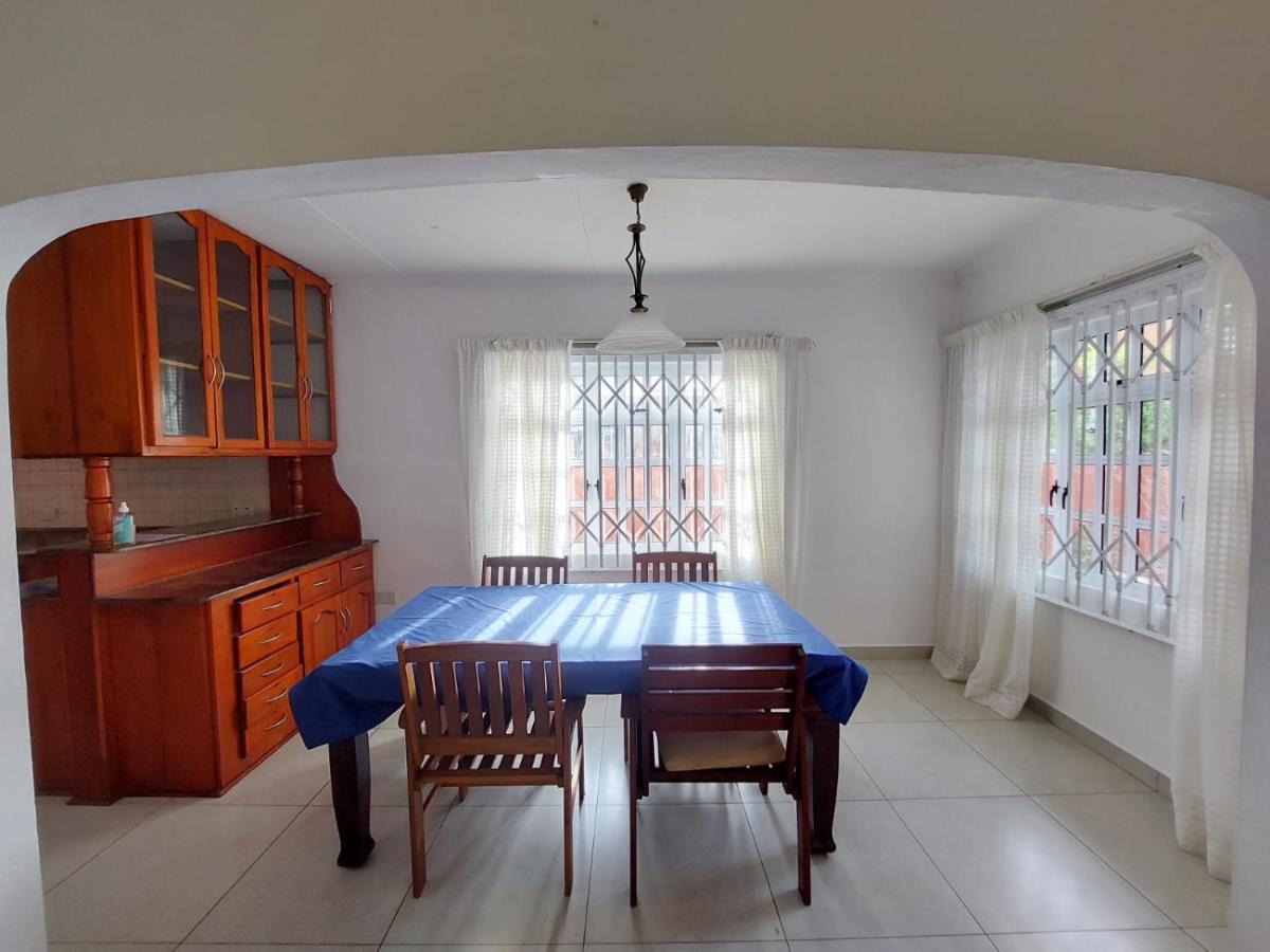 Beau Vallon Villa Self Catering With Pool Kültér fotó