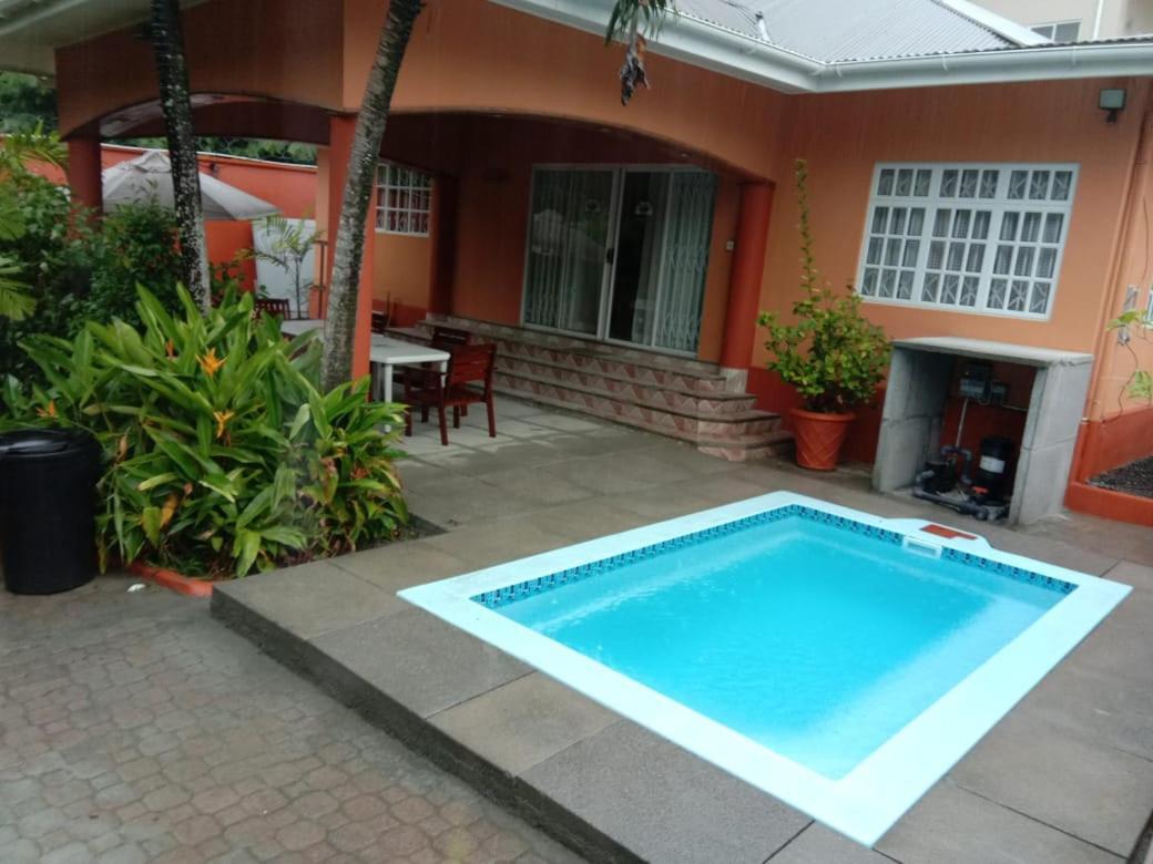 Beau Vallon Villa Self Catering With Pool Kültér fotó